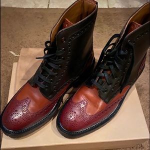 BURBERRY
Men's Barkeston Brogue Leather Boots.